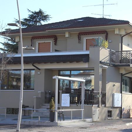 Hotel Margherita Meuble Sirmione Bagian luar foto
