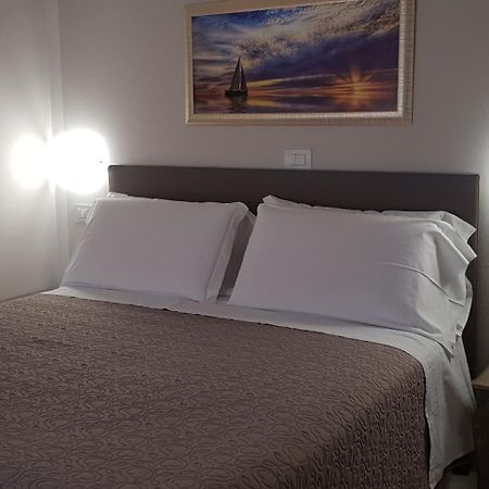 Hotel Margherita Meuble Sirmione Bagian luar foto