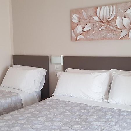 Hotel Margherita Meuble Sirmione Bagian luar foto