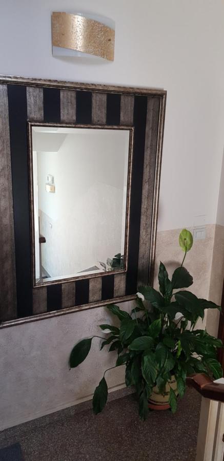 Hotel Margherita Meuble Sirmione Bagian luar foto