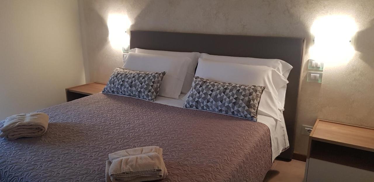 Hotel Margherita Meuble Sirmione Bagian luar foto