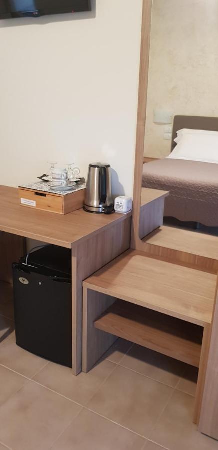 Hotel Margherita Meuble Sirmione Bagian luar foto