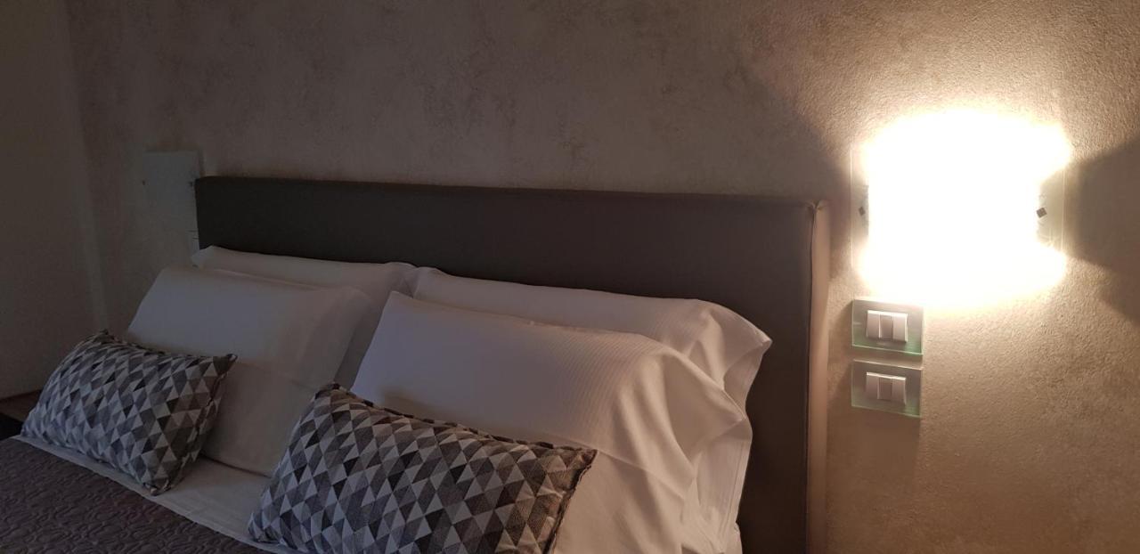 Hotel Margherita Meuble Sirmione Bagian luar foto