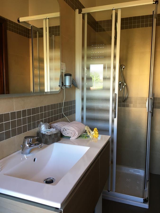 Hotel Margherita Meuble Sirmione Bagian luar foto