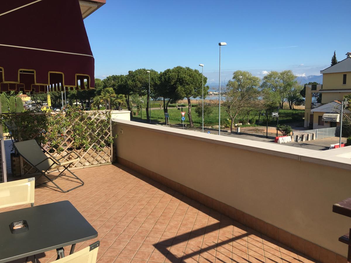 Hotel Margherita Meuble Sirmione Bagian luar foto