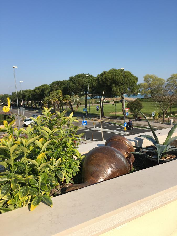 Hotel Margherita Meuble Sirmione Bagian luar foto