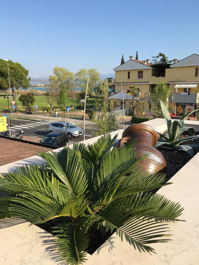 Hotel Margherita Meuble Sirmione Bagian luar foto