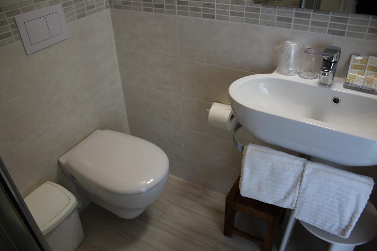 Hotel Margherita Meuble Sirmione Bagian luar foto