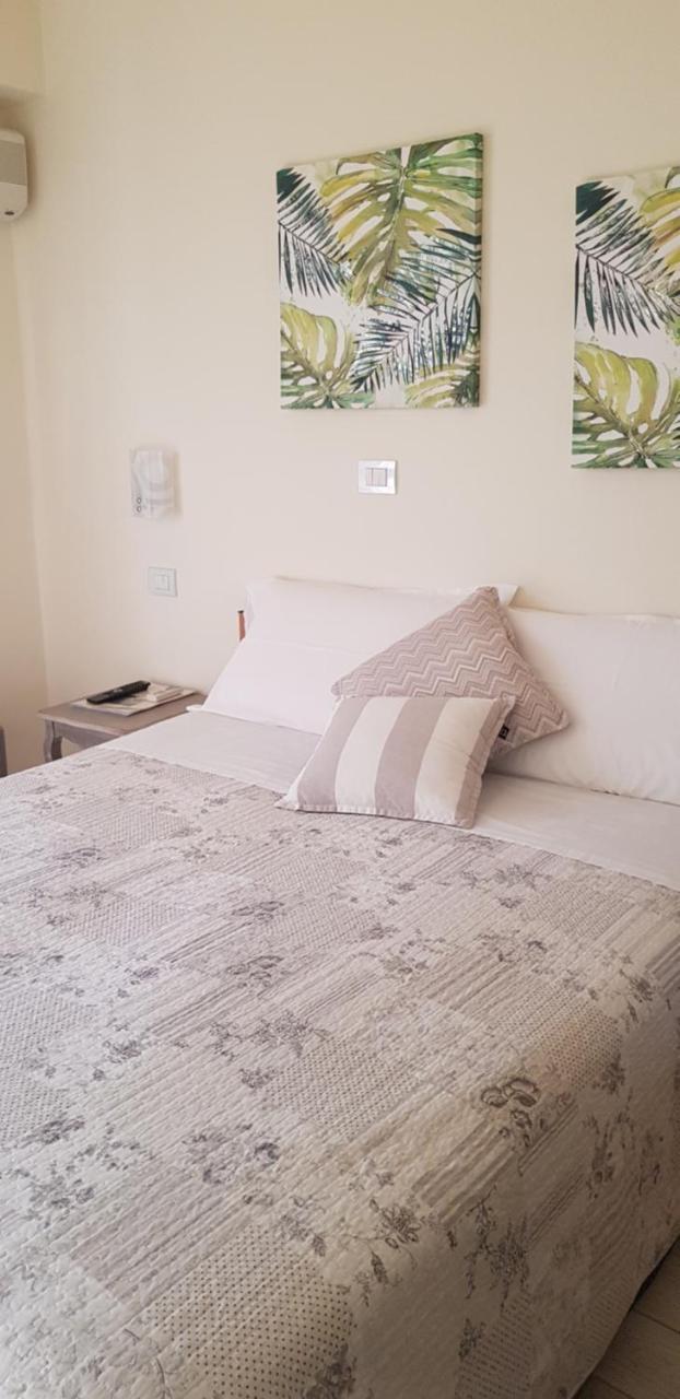 Hotel Margherita Meuble Sirmione Bagian luar foto